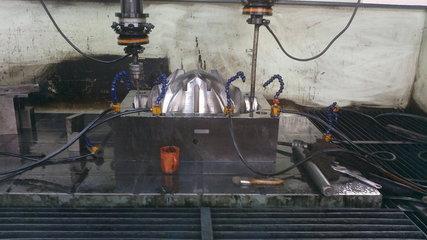 黃巖巨星模具廠 供應(yīng)高品質(zhì)蓄電池外殼塑料模具